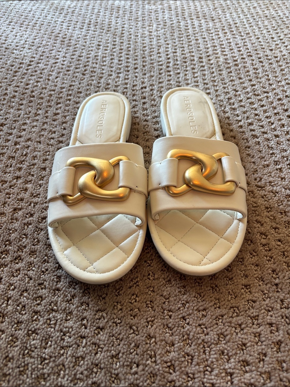 AEROSOLES Cream Quilted Slide with Gold Chain